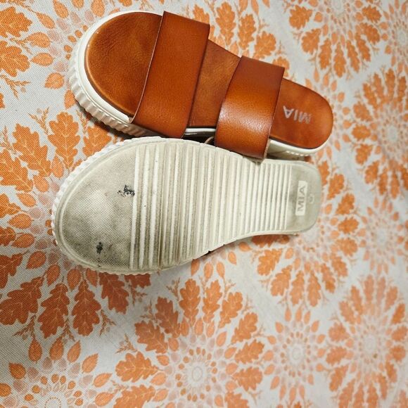 MIA Brown and White Sandals with Wide Strap - Picture 7 of 9